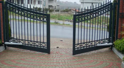 Kanatlı Bahçe Kapıları
