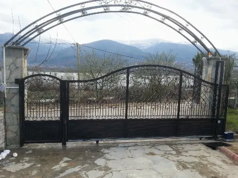 Yana Kayar Kapılar